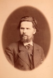 艺术家 Ivan Nikolaievitch (Nikolaevich) Kramskoi（1837-1887 年）的肖像。胶片照片 作者 匿名匿名