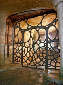 西班牙巴塞罗那的米拉之家（La Casa Mila）、佩德雷拉（La Pedrera）和格拉西亚路（Passeig de Gracia）。建筑师安东尼-高迪（1852-1926 年）