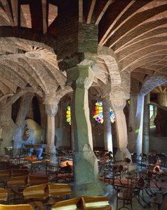 西班牙，加泰罗尼亚地区，巴塞罗那省，Baix Llobregat县，Santa Coloma de Cervello，Colonia Guell教堂，教堂墓穴