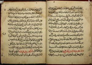 艾哈迈德-本-优素福-阿尔-提法希（Ahmad bin Yusuf Al-Tifashi）的《Kitab al-Ahjar》或《宝石之书》手稿中的几页，抄写于伊斯兰历 799 年/公元 1397 年。或 1198 年 作者 阿拉伯语学校
