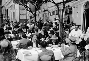 在罗马的户外饮食店，c.1927（玻璃盘）