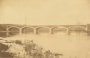 从 Villeneuve-Saint-Georges 到 Montargis 的线路，Loing 高架桥（靠近 Montargis） 作者 奥古斯特·伊波利特·科拉德
