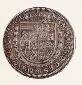 来自蒂罗尔州的银币（Thaler）：皇帝鲁道夫二世（Rodolphe II）统治时期（1552-1612）。直径4厘米 那不勒斯，国家考古博物馆 作者 奥地利学派