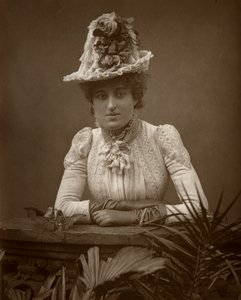 英国女演员西茜·格雷厄姆（Cissy Grahame），1886年在《扒手》中。 作者 巴罗德