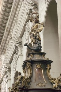 讲坛，也被称为Verity的Pulpit，细节：圣迈克尔和龙，1749年（镀金，木材镶嵌）（另见252679和252681）