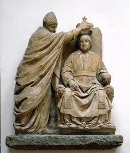 卡洛·奥尔西尼 (1410-1477) 的拉丁裔红衣主教为阿拉贡的斐迪南二世 (1452-1516) 加冕 贝内代托·达马亚诺 (1442-1497) 的大理石雕塑。 佛罗伦萨，巴杰罗国家博物馆