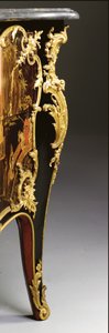 路易十五便桶，约1740年（ormolu安装的中国黑色，彩色和镀金漆，蛇纹石，大理石和弗尼斯） 作者 伯纳德·范·里森堡