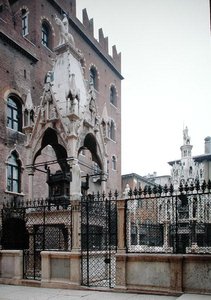 Mastino II Della Scala的丧葬纪念碑（1308-51） 作者 Bonino da Campione