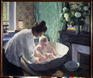 Le matin（早晨）。在一个舒适的室内（窗帘、装饰、花束、壁炉），描述了一个日常场景：一位母亲俯身在她的孩子身上给他洗澡，在一个放在桌子上的大盆里，还有一些附属品。 作者 鲍里斯·米哈伊洛维奇·库斯托季耶夫