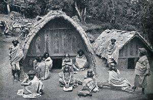 1902年，印度一个带人工小村庄的户田家。