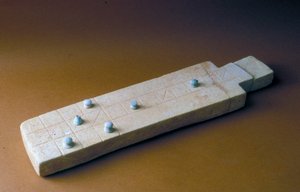 游戏板与玩具，来自约旦的Tell Beit Mirsim，c.2000-1700 BC（石灰石）