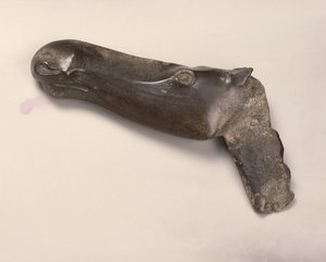 来自乌拉尔叶卡捷琳堡的雌性麋鹿头，公元前2000年（号角）