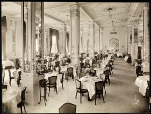 1916年，新泽西州纽瓦克的Robert Treat酒店的餐厅（银色明胶印刷） 作者 拜伦公司