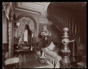 位于纽约西45街11号Blakely Hall住宅的华丽起居室，1896-98（银色明胶印刷） 作者 拜伦公司