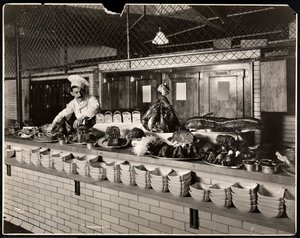 1919年Commodore酒店厨房展示冷肉（银色明胶印刷）