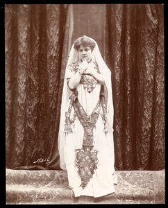 Eva Fay，纽约Hammerstein屋顶花园，1910年（银色明胶印刷）