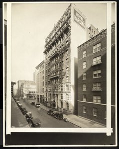 Hotel Harding酒店位于纽约第55街和百老汇，1921年（银色明胶印刷） 作者 拜伦公司
