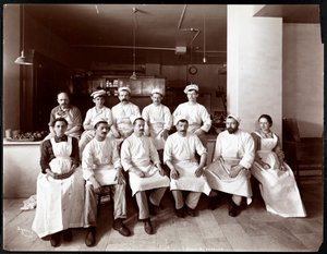 曼哈顿酒店的厨房工作人员，1902年（银色明胶印刷）