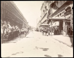 总督的工作人员等待李鸿昌抵达1896年纽约华尔道夫酒店（银色明胶印刷）