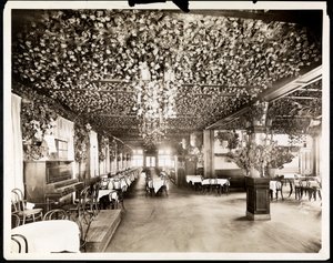 Hotel Dolphin酒店的餐厅，纽约，1915年（银色明胶印刷） 作者 拜伦公司