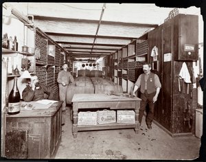 曼哈顿酒店的酒窖，1902年（银色明胶印刷）