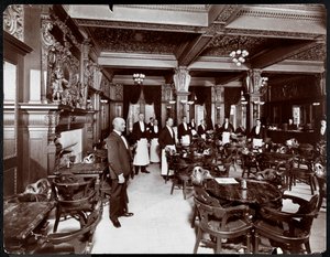 1902年Hotel Delmonico咖啡馆的服务员（银色明胶印刷） 作者 拜伦公司