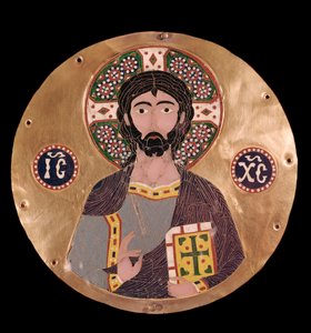 拜占庭艺术。"Christ pantocrator"（荣耀中的基督） 耶稣基督的光环上有一个十字架，可以读出Christogram ICXC - 10世纪的珐琅画 马德里，Lazaro Galdiano博物馆 - 拜占庭艺术。荣耀中的基督(Christ Pantocrator) 作者 拜占庭