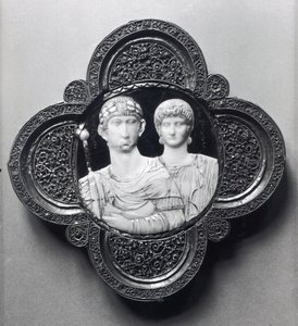 Cameo描绘了Honorius皇帝（395-423）和他的妻子Maria（象牙和金属）（另见189590） 作者 拜占庭