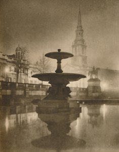 夜雨将人行道变成了一个倒影的池塘》，约1935年。 作者 卡尔金