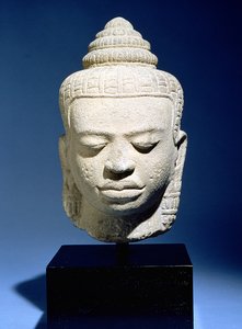 佛陀，柬埔寨，公元12至13世纪（砂岩）
