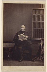[不明身份男子坐着，拿着报纸] 作者 卡米尔·西尔维（Camille Silvy）