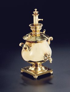 带塞子的小型茶炊香瓶，大概是莫斯科，1908-17年 作者 卡尔·法贝热