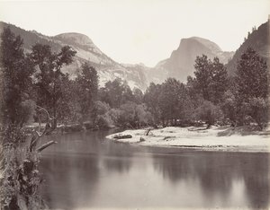 优胜美地的南北穹顶，约1872年，约1876年印刷。 作者 卡尔顿·E·沃特金斯。