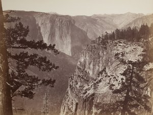 从Mariposa步道欣赏优胜美地山谷的全景，1865-66年 作者 卡尔顿·沃特金斯