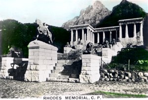 罗兹纪念堂（Rhodes Memorial），魔鬼峰，开普敦（c1920s）。 作者 Cavenders有限公司
