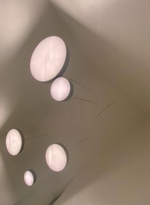 构图 - 灯光, 2022 (照片) 作者 塞西尔·贾梅特