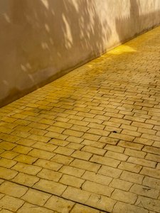 构图 - 人行道和阴影，2022 年（照片） 作者 塞西尔·贾梅特