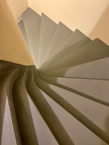 构图 - 楼梯, 2022 (照片) 作者 塞西尔·贾梅特