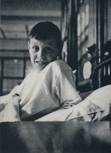 一个小孩子轻轻地呼吸，感觉四肢的生活，应该知道什么