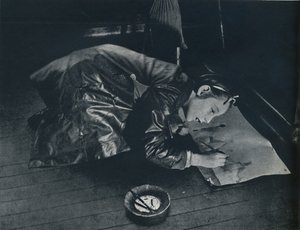 1941年，一个留在后面的小女孩想像一下该国的跋涉 作者 塞西尔·比顿（Cecil Beaton）