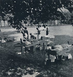 献血者，1941年 作者 塞西尔·比顿（Cecil Beaton）