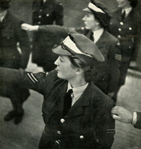 下士和军校生，c1943。 作者 塞西尔·比顿（Cecil Beaton）