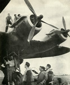 机组人员和地勤人员，c1943。 作者 塞西尔·比顿（Cecil Beaton）