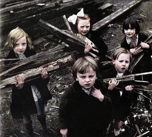 木柴，1941年 作者 塞西尔·比顿（Cecil Beaton）