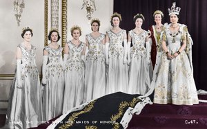 女王伊丽莎白二世（HM Queen Elizabeth II）和她的荣誉女仆加冕仪式，1953年6月2日