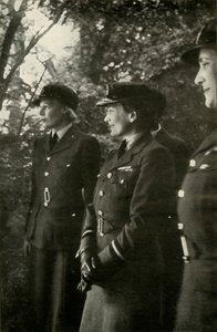 空军司令格洛斯特公爵夫人（HRH），c1943。 作者 塞西尔·比顿（Cecil Beaton）