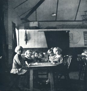 1941年，伦敦儿童在乡村礼堂里上课