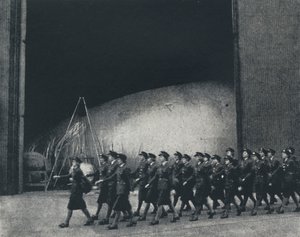 1941年3月 作者 塞西尔·比顿（Cecil Beaton）