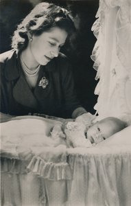 伊丽莎白公主及其婴儿儿子查尔斯王子，1948年。