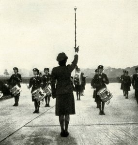 WAAF游行乐队，c1943。 作者 塞西尔·比顿（Cecil Beaton）